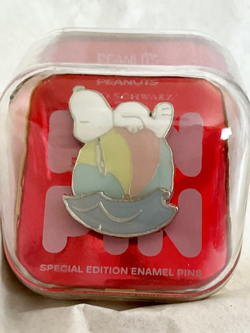 Snoopy Summertime Pin FAO Schwarz Peanuts Worldwide 2025 New In Display Box